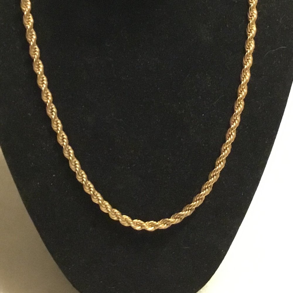 Lovely & thick Monet gold tone necklace - Picture 3 of 6